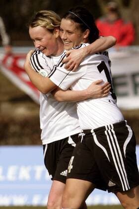 Conny Pohlers (li.) und Alexandra Krieger (beide FFC Frankfurt) - Torjubel Fußball 1. BL Damen Saison 2007 2008, 1. FFC Frankfurt, Frauen, Frauenfußball Ali Gruppe Frankfurt M. Freude, Fußball 1. BL Damen Saison 2007 2008, 1. FFC Frankfurt, Frauen, Frauenfußball Ali Gruppe Frankfurt M. Freude,