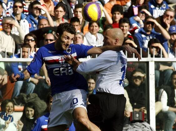 Gennaro Delvecchio (Sampdoria Genua, li.) gegen Esteban Cambiasso (Inter Mailand) -  Fußball Herren Serie A 2007 2008, 1. Italienische Liga, Sampdoria Genua - FC Internazionale Mailand 1:1 Gruppe Genua Dynamik, Kampf, Fußball Herren Serie A 2007 2008, 1. Italienische Liga, Sampdoria Genua - FC Internazionale Mailand 1:1 Gruppe Genua Dynamik, Kampf,