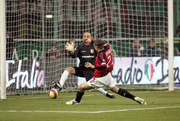 Massimo Ambrosini (AC Mailand) erzielt das 1:1 gegen Torwart Alberto Fontana (Palermo) - Fußball Herren Serie A 2007 2008, 1. Italienische Liga, AC Mailand - US Palermo 2:1, Milan Gruppe Mailand Dynamik, Fußball Herren Serie A 2007 2008, 1. Italienische Liga, AC Mailand - US Palermo 2:1, Milan Gruppe Mailand Dynamik,