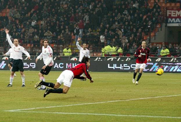 Filippo Inzaghi (AC Mailand) erzielt das 2:1 per Kopfball, während die Spieler von Palermo Abseits anzeigen - Fußball Herren Serie A 2007 2008, 1. Italienische Liga, AC Mailand - US Palermo 2:1, Milan Gruppe Mailand Dynamik, Fußball Herren Serie A 2007 2008, 1. Italienische Liga, AC Mailand - US Palermo 2:1, Milan Gruppe Mailand Dynamik,