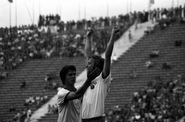 Hans Jürgen Kreische (re.) und Jürgen Sparwasser (beide Olympiaauswahl DDR) - Torjubel Fußball OS Sommer Herren Olympische Spiele 1972 Sommerspiele Länderspiel Nationalmannschaft, Nationaltrikot Vneg Vsw Gruppe München Freude, Fußball OS Sommer Herren Olympische Spiele 1972 Sommerspiele Länderspiel Nationalmannschaft, Nationaltrikot Vneg Vsw Gruppe München Freude,