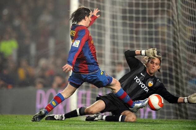 Lionel Messi (FC Barcelona) gegen Torwart Timo Hildebrand (Valencia) -  (pan24698) Fußball Herren Copa del Rey 2007 2008, Spanischer Pokal, Pokalspiel, Barca - FC Valencia 1:1 Gruppe Barcelona Fußball Herren Copa del Rey 2007 2008, Spanischer Pokal, Pokalspiel, Barca - FC Valencia 1:1 Gruppe Barcelona