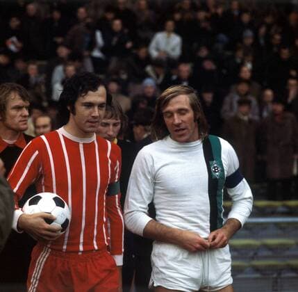 Franz Beckenbauer (Bayern, li.) und Günter Netzer (Gladbach) Fußball 1. BL Herren DEUTSCHSPRACHIGE SPORTZEITSCHRIFTEN UND -ZEITUNGEN NUR NACH RÜCKSPRACHE, Saison 1972 1973 Gruppe München Fußball 1. BL Herren DEUTSCHSPRACHIGE SPORTZEITSCHRIFTEN UND -ZEITUNGEN NUR NACH RÜCKSPRACHE, Saison 1972 1973 Gruppe München