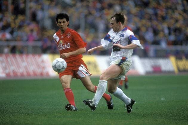 Ioan Lupescu (Leverkusen, li.) gegen Wolfgang Kolczyk (Hertha Amateure) Fußball Herren DEUTSCHSPRACHIGE SPORTZEITSCHRIFTEN UND -ZEITUNGEN NUR NACH RÜCKSPRACHE, DFB Pokal 1992 1993, Finale Gruppe Pokalendspiel, Pokalfinale Berlin Dynamik, Fußball Herren DEUTSCHSPRACHIGE SPORTZEITSCHRIFTEN UND -ZEITUNGEN NUR NACH RÜCKSPRACHE, DFB Pokal 1992 1993, Finale Gruppe Pokalendspiel, Pokalfinale Berlin Dynamik,