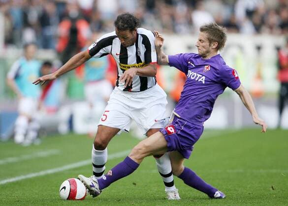 Jonathan Zebina (Juventus Turin, li.) gegen Martin Jörgensen (AC Florenz) - Fußball Herren Serie A 2007 2008, 1. Italienische Liga, Juventus Turin - AC Florenz, Juve, ACF Fiorentina Gruppe Turin Dynamik, Fußball Herren Serie A 2007 2008, 1. Italienische Liga, Juventus Turin - AC Florenz, Juve, ACF Fiorentina Gruppe Turin Dynamik,