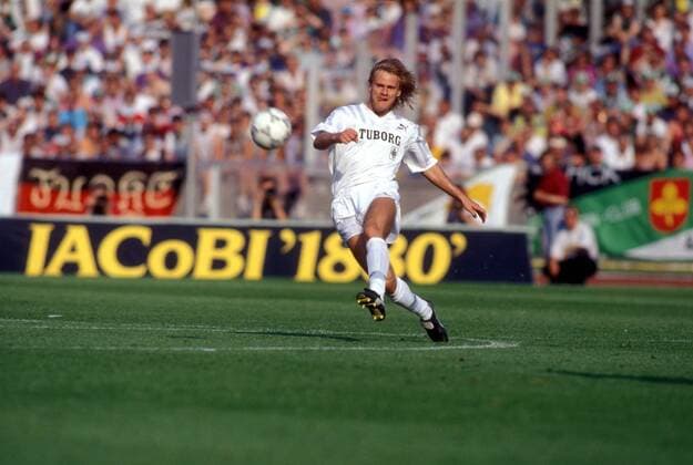 Fußball, DFB-Pokalfinale 1991 1992, Hannover 96 - Borussia Mönchengladbach Jörg Neun (Gladbach) am Ball Fußball Herren DEUTSCHSPRACHIGE SPORTZEITSCHRIFTEN UND -ZEITUNGEN NUR NACH RÜCKSPRACHE DFB Pokal 1991 1992 Finale Einzelbild Berlin Dynamik, Fußball Herren DEUTSCHSPRACHIGE SPORTZEITSCHRIFTEN UND -ZEITUNGEN NUR NACH RÜCKSPRACHE DFB Pokal 1991 1992 Finale Einzelbild Berlin Dynamik,