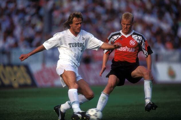 Fußball, DFB-Pokalfinale 1991 1992, Hannover 96 - Borussia Mönchengladbach Jörg Neun (Gladbach, li.) gegen Bernd Heemsoth (Hannover) Fußball Herren DEUTSCHSPRACHIGE SPORTZEITSCHRIFTEN UND -ZEITUNGEN NUR NACH RÜCKSPRACHE DFB Pokal 1991 1992 Finale Gruppe Berlin Dynamik, Fußball Herren DEUTSCHSPRACHIGE SPORTZEITSCHRIFTEN UND -ZEITUNGEN NUR NACH RÜCKSPRACHE DFB Pokal 1991 1992 Finale Gruppe Berlin Dynamik,