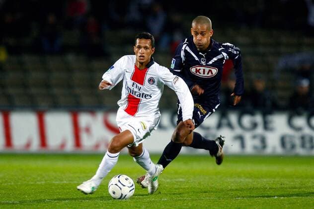 Willamis Souza (Paris St. Germain, li.) gegen Wendel (Bordeaux) -  Fußball Herren Ligue 1 2007 2008, 1. Französische Liga, Girondins de Bordeaux - Paris Saint Germain 3:0, PSG Einzelbild Bordeaux Dynamik, Fußball Herren Ligue 1 2007 2008, 1. Französische Liga, Girondins de Bordeaux - Paris Saint Germain 3:0, PSG Einzelbild Bordeaux Dynamik,