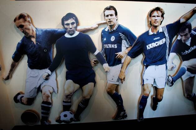 Pappaufsteller im Schalker Vereinsmuseum, v.li.: Ernst Kuzorra, Reinhard Stan Libuda, Marc Wilmots und Ingo Anderbügge -  Fußball 1. BL Herren Saison 2006 2007, FC Schalke 04, Museum, Clubmuseum, Vereinsmuseum, Fotostory Gruppe Gelsenkirchen Fußball 1. BL Herren Saison 2006 2007, FC Schalke 04, Museum, Clubmuseum, Vereinsmuseum, Fotostory Gruppe Gelsenkirchen