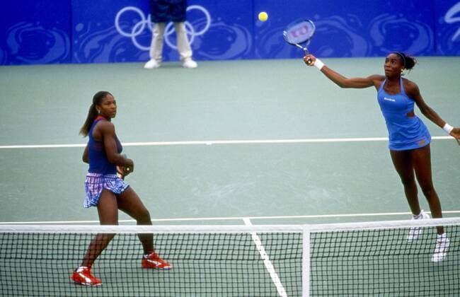 Venus (re.) und Serena Williams (beide USA) -  Tennis OS Sommer Damen Olympische Spiele Sydney 2000, Sommerspiele, Gruppe Sydney Tennis OS Sommer Damen Olympische Spiele Sydney 2000, Sommerspiele, Gruppe Sydney