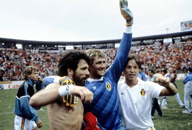 Schlußjubel Belgien, v.li.: Erik Gerets, Torwart Jean Marie Pfaff und Nico Claesen -  Fußball WM Herren WM 1986, Länderspiel, Nationalmannschaft, Nationaltrikot, Gruppe Puebla Freude, Begeisterung, Fußball WM Herren WM 1986, Länderspiel, Nationalmannschaft, Nationaltrikot, Gruppe Puebla Freude, Begeisterung,