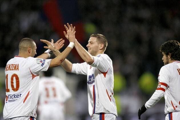 Mathieu Bodmer (re.) und Karim Benzema (beide Lyon) - Torjubel -  (pan24831) Fußball Herren Ligue 1 2007 2008, 1. Französische Liga, Olympique Lyonnais, OL Gruppe Lyon Freude, Fußball Herren Ligue 1 2007 2008, 1. Französische Liga, Olympique Lyonnais, OL Gruppe Lyon Freude,