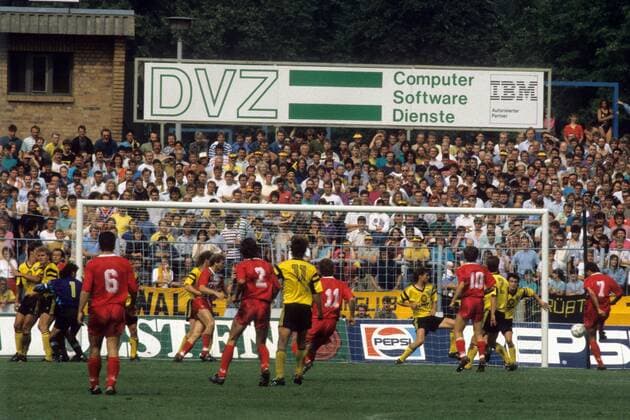 Strafraumszene in der Partie 1. FC Dynamo Dresden gegen den 1. FC Kaiserslautern Fußball 1. BL Herren DEUTSCHSPRACHIGE SPORTZEITSCHRIFTEN UND -ZEITUNGEN NUR NACH RÜCKSPRACHE Saison 1991 1992, Vdia Totale Dresden Spannung, Fußball 1. BL Herren DEUTSCHSPRACHIGE SPORTZEITSCHRIFTEN UND -ZEITUNGEN NUR NACH RÜCKSPRACHE Saison 1991 1992, Vdia Totale Dresden Spannung,