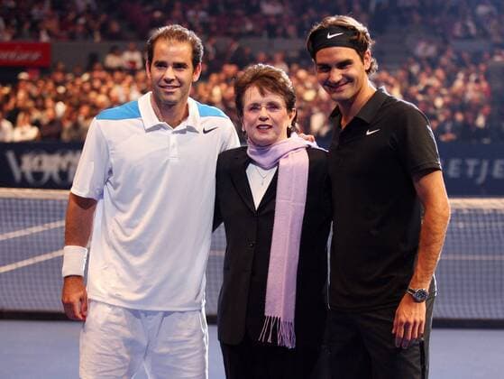 Tennislegende Billie Jean King mit Pete Sampras (li., beide USA) und Roger Federer (Schweiz) anlässlich des NetJets Showdowns 2008 -  (NYP20080310118) Tennis Herren NetJets Showdown 2008, Schaukampf, Showmatch Gruppe New York, NY N Y Tennis Herren NetJets Showdown 2008, Schaukampf, Showmatch Gruppe New York, NY N Y