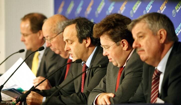 Pressekonferenz zum UEFA Workshop in Wien zur Euro 2008, v. li.: Herbert Huebler (Österreich Präsident LV Salzburg), SFV Präsident Ralph Zloczower (Schweiz), UEFA Präsident Michel Platini (Frankreich), Martin Kallen (Schweiz... - Fußball EM Herren UEFA Workshop zur Euro 2008, Tagung, Sitzung, Konferenz, Versammlung, Europäischer Fußballverband Gruppe Pressetermin o0 Hübler Wien Fußball EM Herren UEFA Workshop zur Euro 2008, Tagung, Sitzung, Konferenz, Versammlung, Europäischer Fußballverband Gruppe Pressetermin o0 Hübler Wien