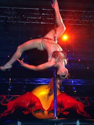Pole Dance an der Stange auf der Red Bull Launch Party in Melbourne - Motorsport Grand Prix Herren Großer Preis von Australien 2008, Formel 1 Weltmeisterschaft, F1, F, GP, WM Einzelbild o0 GoGo Go Go Tänzerin Tänzerinnen Melbourne Sinnlichkeit, Motorsport Grand Prix Herren Großer Preis von Australien 2008, Formel 1 Weltmeisterschaft, F1, F, GP, WM Einzelbild o0 GoGo Go Go Tänzerin Tänzerinnen Melbourne Sinnlichkeit,