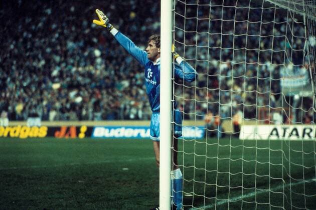 Torwart Jean Marie Pfaff (Bayern) gibt Anweisungen Fußball Herren DEUTSCHSPRACHIGE SPORTZEITSCHRIFTEN UND -ZEITUNGEN NUR NACH RÜCKSPRACHE DFB Pokal 1987 1988 Einzelbild o0 Pokalspiel Mönchengladbach Fußball Herren DEUTSCHSPRACHIGE SPORTZEITSCHRIFTEN UND -ZEITUNGEN NUR NACH RÜCKSPRACHE DFB Pokal 1987 1988 Einzelbild o0 Pokalspiel Mönchengladbach