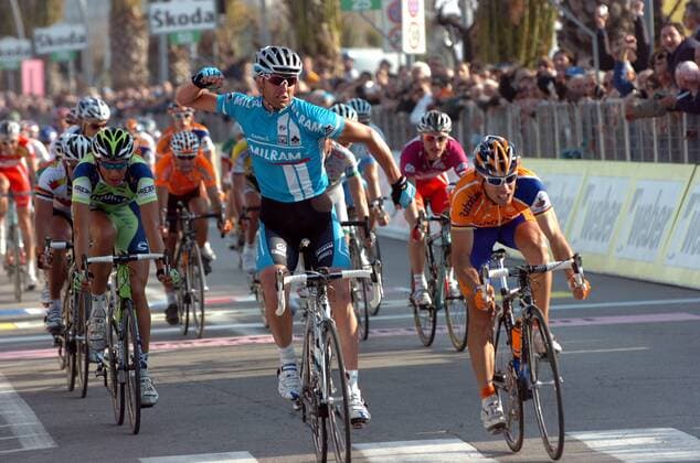 Alessandro Petacchi (Italien Milram, Mitte) gewinnt die 4. Etappe der Tirreno Adriatico 2008 vor Oscar Freire Gomez (Spanien Rabobank, re.) - Radsport Herren Tirreno Adriatico 2008, Straßenradsport, Straße, Rad Gruppe 4. Etappe: Porto Recanati - Civitanova Marche Freude, Radsport Herren Tirreno Adriatico 2008, Straßenradsport, Straße, Rad Gruppe 4. Etappe: Porto Recanati - Civitanova Marche Freude,