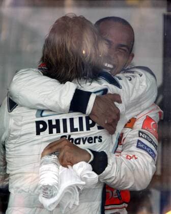 Sieger Lewis Hamilton (England McLaren Mercedes, re.) jubelt mit dem Drittplatzierten Nico Rosberg (Deutschland Williams) nach dem GP von Australien 2008 Motorsport Grand Prix Herren Großer Preis von Australien 2008, Formel 1 Weltmeisterschaft, F1, F, GP, WM Gruppe Albert Park Melbourne Freude, Enttäuschung, Kameradschaft, Motorsport Grand Prix Herren Großer Preis von Australien 2008, Formel 1 Weltmeisterschaft, F1, F, GP, WM Gruppe Albert Park Melbourne Freude, Enttäuschung, Kameradschaft,