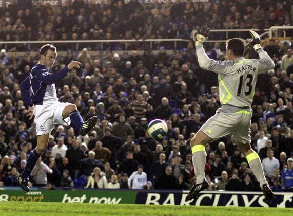 James McFadden (Birmingham, li.) trifft gegen Torwart Steve Harper (Newcastle) zum 1:0 -  Fußball Herren English Premier League 2007 2008, 1. Englische Liga, Birmingham City - Newcastle United 1:1 Gruppe Birmingham Dynamik, Fußball Herren English Premier League 2007 2008, 1. Englische Liga, Birmingham City - Newcastle United 1:1 Gruppe Birmingham Dynamik,