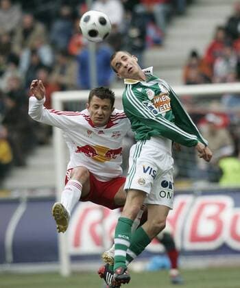 Sasa Ilic (Salzburg, li.) gegen Stefan Kulovits (Rapid Wien) -  Fußball Herren tmobileBundesliga 2007 2008, 1. Österreichische Liga, SV Red Bull Salzburg - SK Rapid Wien 0:7 Gruppe Wals Siezenheim Dynamik, Fußball Herren tmobileBundesliga 2007 2008, 1. Österreichische Liga, SV Red Bull Salzburg - SK Rapid Wien 0:7 Gruppe Wals Siezenheim Dynamik,