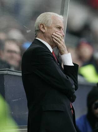 Trainer Giovanni Trapattoni (Salzburg) ratlos -  Fußball Herren tmobileBundesliga 2007 2008, 1. Österreichische Liga, SV Red Bull Salzburg Einzelbild Wals Siezenheim Enttäuschung, Verzweiflung, Nachdenklichkeit, Fußball Herren tmobileBundesliga 2007 2008, 1. Österreichische Liga, SV Red Bull Salzburg Einzelbild Wals Siezenheim Enttäuschung, Verzweiflung, Nachdenklichkeit,