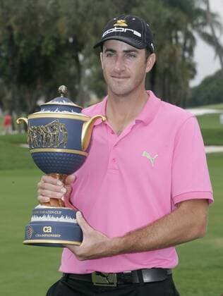Sieger Geoff Ogilvy (Australien) mit seinem Pokal bei der Siegerehrung der WGC CA World Championship 2008 in Doral -  (MIA20080324702) Golf Herren WGC CA World Championship 2008, PGA Tour Einzelbild Doral Miami Freude, Golf Herren WGC CA World Championship 2008, PGA Tour Einzelbild Doral Miami Freude,