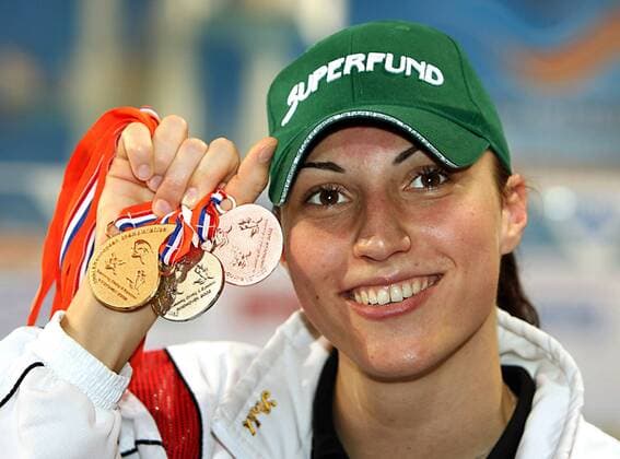 Europameisterin Mirna Jukic (Österreich) präsentiert stolz ihre Medaillen von der EM 2008 -  Schwimmen EM Damen EM 2008, Einzelbild Eindhoven Freude, Schwimmen EM Damen EM 2008, Einzelbild Eindhoven Freude,