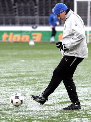 Teammanager Andreas Herzog (Österreich) am Ball -  Fußball Herren Nationalmannschaft 2008, Training Einzelbild Wien Dynamik, Fußball Herren Nationalmannschaft 2008, Training Einzelbild Wien Dynamik,