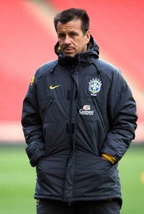 Nationaltrainer Carlos Dunga (Brasilien) skeptisch -  Fußball Herren 2008, Nationalteam, Training Einzelbild London Skepsis, Fußball Herren 2008, Nationalteam, Training Einzelbild London Skepsis,