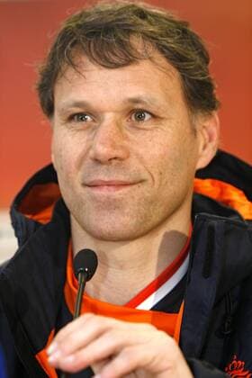 Nationaltrainer Marco van Basten (Niederlande) -  Fußball Herren Nationalmannschaft 2008, Pressekonferenz, Pressetermin Porträt Wien Fußball Herren Nationalmannschaft 2008, Pressekonferenz, Pressetermin Porträt Wien