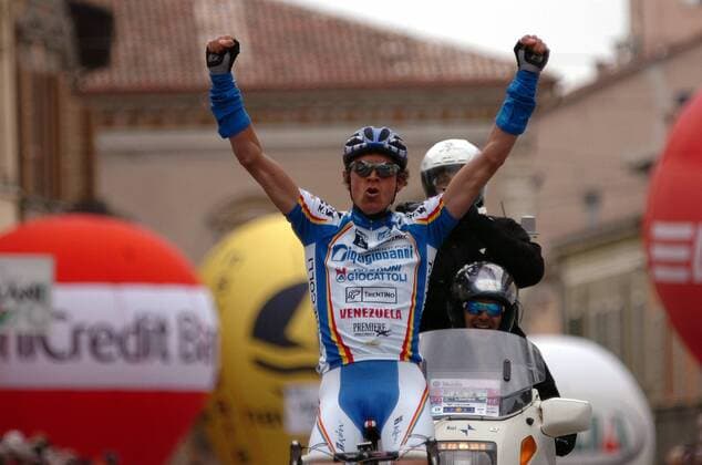 Niklas Axelsson (Schweden Selle Italia Diquigiovanni) gewinnt die 2. Etappe der Settimana Internazionale di Coppi e Bartali 2008 - Radsport Herren Settimana Internazionale Di Coppi E Bartali 2008, Straßenradsport, Straße, Rad Einzelbild 2. Etappe: Castel San Pietro - Faenza Freude, Begeisterung, Radsport Herren Settimana Internazionale Di Coppi E Bartali 2008, Straßenradsport, Straße, Rad Einzelbild 2. Etappe: Castel San Pietro - Faenza Freude, Begeisterung,
