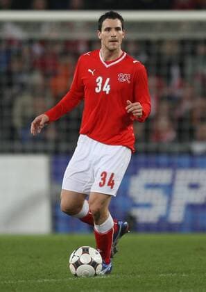 Mario Eggimann (Schweiz) am Ball Fußball Länderspiel Herren Freundschaftsspiel 2008, Test, Testspiel Nationalmannschaft Nationaltrikot Einzelbild Basel Dynamik, Fußball Länderspiel Herren Freundschaftsspiel 2008, Test, Testspiel Nationalmannschaft Nationaltrikot Einzelbild Basel Dynamik,
