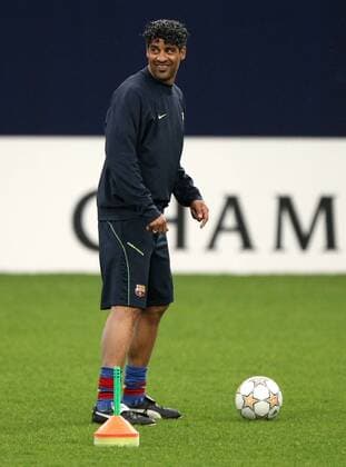 Trainer Frank Rijkaard (FC Barcelona) gut gelaunt Fußball EC 1 Herren Champions League 2007 2008, Barca, Training Einzelbild Gelsenkirchen Fußball EC 1 Herren Champions League 2007 2008, Barca, Training Einzelbild Gelsenkirchen
