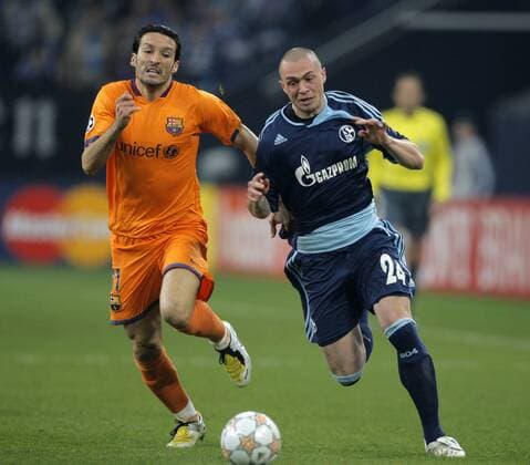 Christian Pander (Schalke, re.) gegen Gianluca Zambrotta (FC Barcelona) Fußball EC 1 Herren Champions League 2007 2008, FC Schalke 04 - FC Barcelona, Barca, Gruppe Gelsenkirchen Dynamik, Fußball EC 1 Herren Champions League 2007 2008, FC Schalke 04 - FC Barcelona, Barca, Gruppe Gelsenkirchen Dynamik,