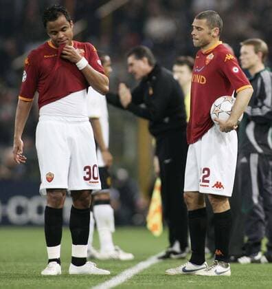 Mancini (li.) und Max Tonetto (beide AS Rom) enttäuscht -  Fußball EC 1 Herren Champions League 2007 2008, AS Rom, Roma Gruppe Rom Enttäuschung, Fußball EC 1 Herren Champions League 2007 2008, AS Rom, Roma Gruppe Rom Enttäuschung,