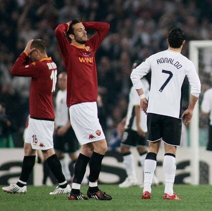 Marco Cassetti (AS Rom) enttäuscht -  Fußball EC 1 Herren Champions League 2007 2008, AS Rom - Manchester United 0:2, Roma, ManU Gruppe Rom Enttäuschung, Fußball EC 1 Herren Champions League 2007 2008, AS Rom - Manchester United 0:2, Roma, ManU Gruppe Rom Enttäuschung,