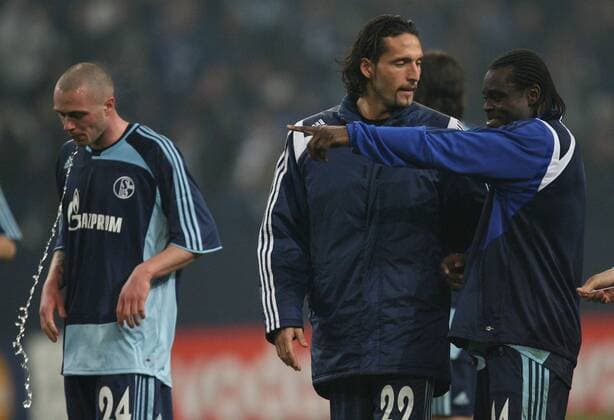 Gerald Asamoah (re.) im Gespräch mit Kevin Kuranyi (beide Schalke) Fußball EC 1 Herren Champions League 2007 2008, FC Schalke 04 Gruppe Gelsenkirchen Fußball EC 1 Herren Champions League 2007 2008, FC Schalke 04 Gruppe Gelsenkirchen