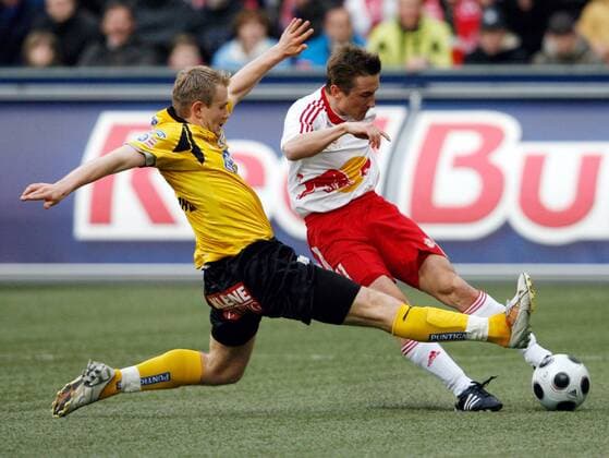 Patrik Jezek (Salzburg, re.) gegen Mario Sonnleitner (Sturm Graz) -  Fußball Herren tmobileBundesliga 2007 2008, SV Red Bull Salzburg - SK Puntigamer Sturm Graz 3:0 Gruppe Wals Siezenheim Dynamik, Kampf, Fußball Herren tmobileBundesliga 2007 2008, SV Red Bull Salzburg - SK Puntigamer Sturm Graz 3:0 Gruppe Wals Siezenheim Dynamik, Kampf,