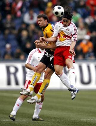 Niko Kovac (Salzburg, re.) gegen Samir Muratovic (Sturm Graz) -  Fußball Herren tmobileBundesliga 2007 2008, SV Red Bull Salzburg - SK Puntigamer Sturm Graz 3:0 Gruppe Wals Siezenheim Dynamik, Fußball Herren tmobileBundesliga 2007 2008, SV Red Bull Salzburg - SK Puntigamer Sturm Graz 3:0 Gruppe Wals Siezenheim Dynamik,
