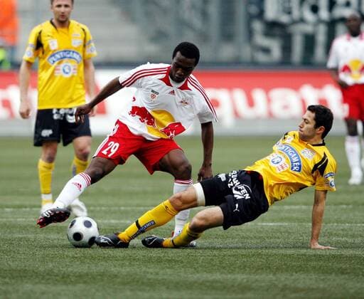 Luis N Gwat Mahop (Salzburg, li.) gegen Georgi Shashiashvili (Sturm Graz) -  Fußball Herren tmobileBundesliga 2007 2008, SV Red Bull Salzburg - SK Puntigamer Sturm Graz 3:0 Gruppe Wals Siezenheim Dynamik, Kampf, Fußball Herren tmobileBundesliga 2007 2008, SV Red Bull Salzburg - SK Puntigamer Sturm Graz 3:0 Gruppe Wals Siezenheim Dynamik, Kampf,