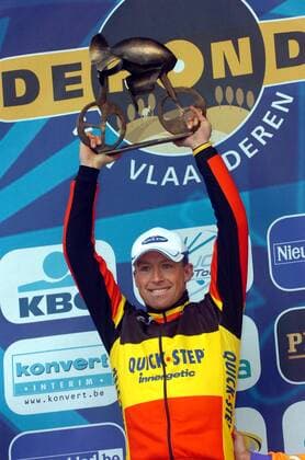Stijn Devolder (Belgien Quick Step Innergetic) - Sieger der Flandernrundfahrt 2008 - präsentiert stolz seine Trophäe - Radsport Herren Flandernrundfahrt 2008, Flandern Rundfahrt, ProTour, Straßenradsport, Straße, Rad Einzelbild Freude, Radsport Herren Flandernrundfahrt 2008, Flandern Rundfahrt, ProTour, Straßenradsport, Straße, Rad Einzelbild Freude,