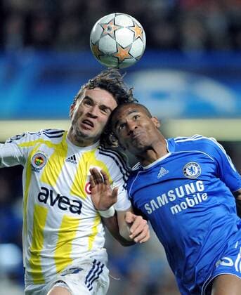 Gökhan Gönül (Fenerbahce, li.) gegen Florent Malouda (Chelsea) Fußball EC 1 Herren Champions League 2007 2008, Chelsea FC London - Fenerbahce SK Istanbul 2:0 Gruppe London Dynamik, Fußball EC 1 Herren Champions League 2007 2008, Chelsea FC London - Fenerbahce SK Istanbul 2:0 Gruppe London Dynamik,