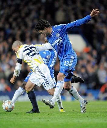 Alex (Fenerbahce, li.) gegen Michael Ballack (Chelsea) Fußball EC 1 Herren Champions League 2007 2008, Chelsea FC London - Fenerbahce SK Istanbul 2:0 Gruppe London Dynamik, Fußball EC 1 Herren Champions League 2007 2008, Chelsea FC London - Fenerbahce SK Istanbul 2:0 Gruppe London Dynamik,