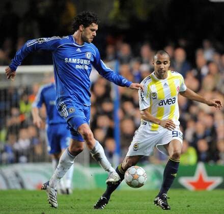 Michael Ballack (Chelsea, li.) gegen Deivid de Souza (Fenerbahce) Fußball EC 1 Herren Champions League 2007 2008, Chelsea FC London - Fenerbahce SK Istanbul 2:0 Gruppe London Dynamik, Fußball EC 1 Herren Champions League 2007 2008, Chelsea FC London - Fenerbahce SK Istanbul 2:0 Gruppe London Dynamik,