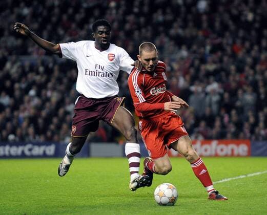 Fabio Aurelio (Liverpool, re.) gegen Kolo Toure (Arsenal) - EDITORIAL USE ONLY. No use with unauthorised audio, video, data, fixture lists, club league logos or live services. Online in-match use limited to 120 images, no video emulation. No use in betting, games or single club league player publications. Fußball EC 1 Herren Champions League 2007 2008, FC Liverpool -Arsenal FC London 4:2 Gruppe Liverpool Dynamik, Fußball EC 1 Herren Champions League 2007 2008, FC Liverpool -Arsenal FC London 4:2 Gruppe Liverpool Dynamik,