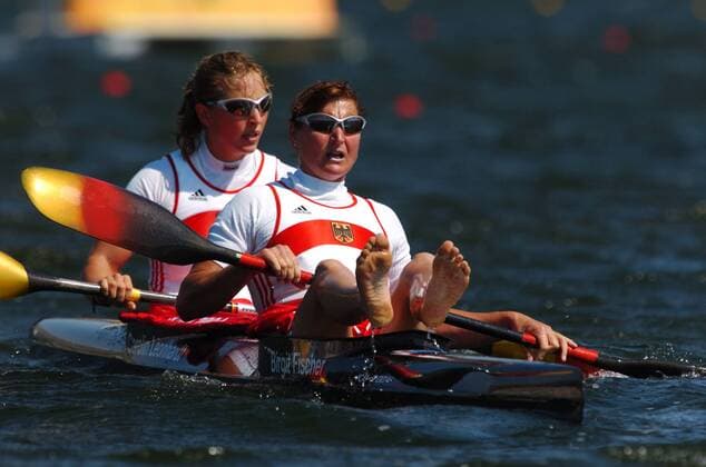 Birgit Fischer (re.) und Carolin Leonhardt (beide Deutschland) Kanu OS Sommer Damen Olympische Spiele Athen 2004, Sommerspiele, Kanusport, Kajak, Nationaltrikot Gruppe Shinias, Schinias Kanu OS Sommer Damen Olympische Spiele Athen 2004, Sommerspiele, Kanusport, Kajak, Nationaltrikot Gruppe Shinias, Schinias