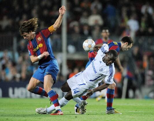 Carles Puyol (FC Barcelona, li.) gegen Gerald Asamoah (Schalke) Fußball EC 1 Herren Champions League 2007 2008, FC Barcelona - FC Schalke 04 1:0, Barca, Gruppe Barcelona Dynamik, Fußball EC 1 Herren Champions League 2007 2008, FC Barcelona - FC Schalke 04 1:0, Barca, Gruppe Barcelona Dynamik,