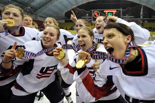 Die USA sind Eishockey Weltmeister 2008 - Eishockey WM Damen WM 2008, Nationalteam, Nationaltrikot, Finale, Endspiel Gruppe premiumd, Aufmacher Harbin Freude, Begeisterung, Eishockey WM Damen WM 2008, Nationalteam, Nationaltrikot, Finale, Endspiel Gruppe premiumd, Aufmacher Harbin Freude, Begeisterung,