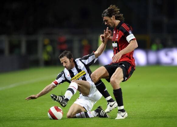 Alessandro del Piero (Juventus Turin, li.) gegen Paolo Maldini (AC Mailand) -  Fußball Herren Serie A 2007 2008, 1. Italienische Liga, Juventus Turin - AC Mailand 3:2, Juve, Milan Gruppe Turin Dynamik, Fußball Herren Serie A 2007 2008, 1. Italienische Liga, Juventus Turin - AC Mailand 3:2, Juve, Milan Gruppe Turin Dynamik,